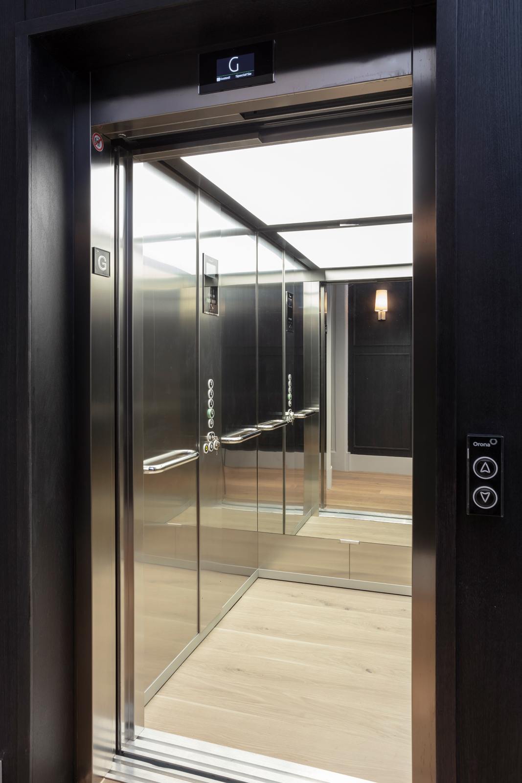 19-23 Charlotte Square Stairs Lift